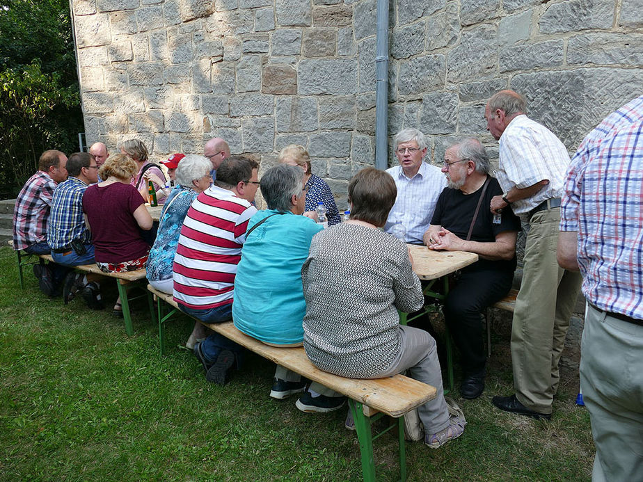 Nachfeier des Mährisch-Neustädter Wachsstockfestes an der Weingartenkapelle (Foto: Karl-Franz Thiede)